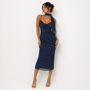 Vestido azul de lunares con pañuelo