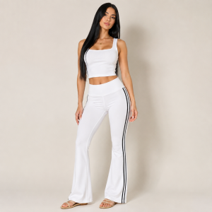 Pantaloneta con líneas laterales